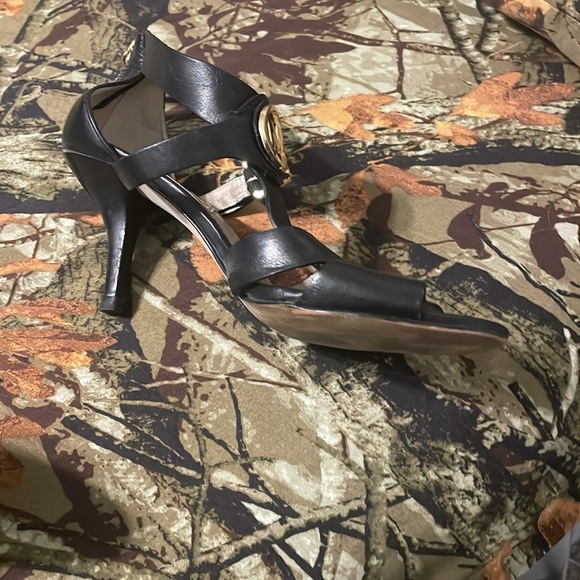 Beautiful Michael kors shoes - Picture 7 of 16